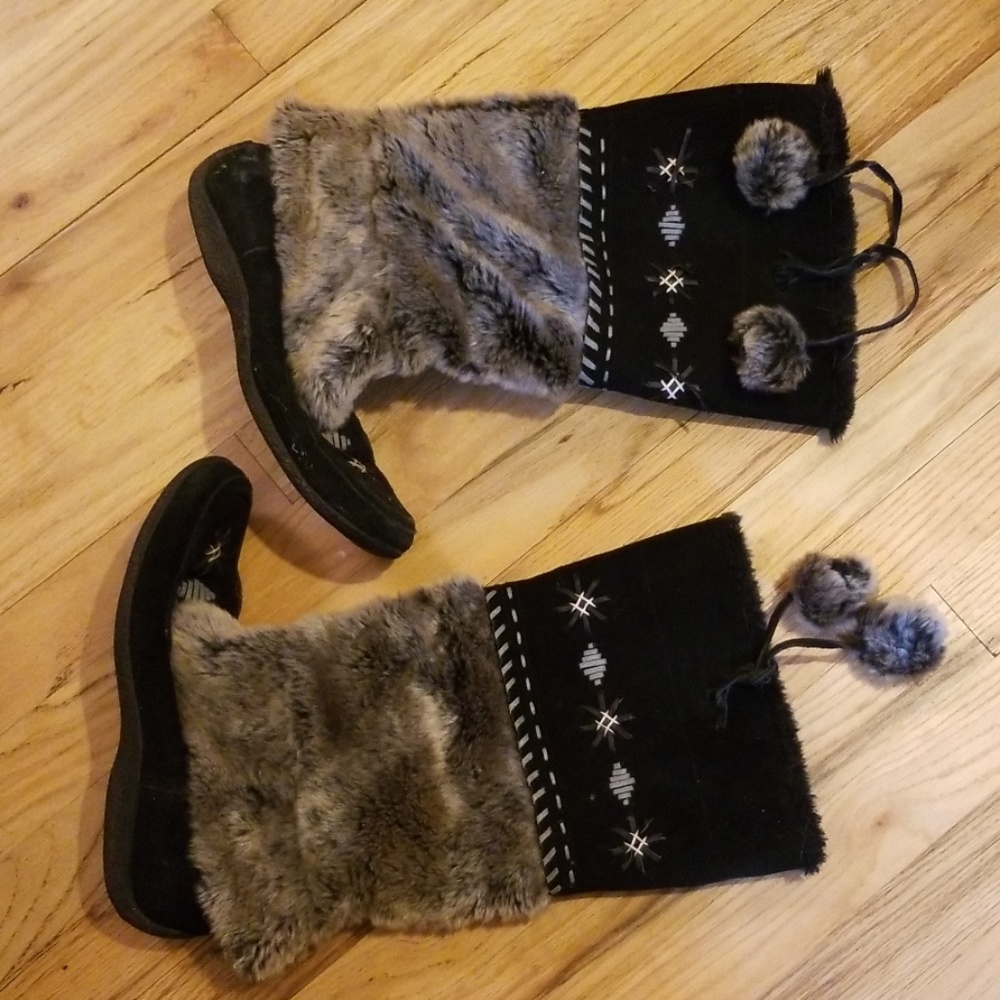 Suede moccasin pom pom boots by Softmoc